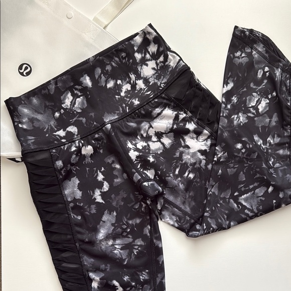 lululemon athletica Pants - Lululemon Sheer Stripe Leggings